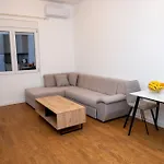 Riverbank Διαμέρισμα *